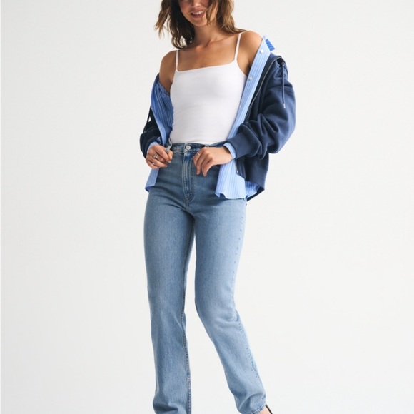 Abercrombie & Fitch The 90s Straight Ultra High Rise Crossover Button Jean - Picture 2 of 13